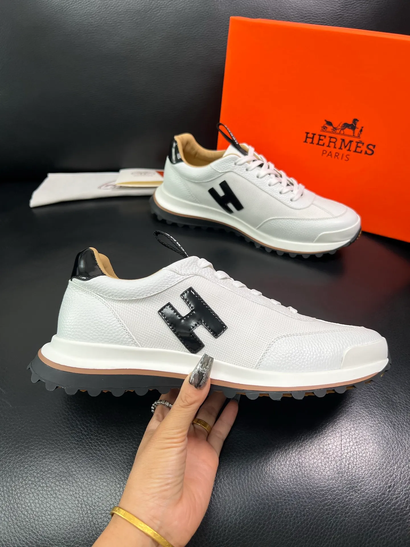 Men's shoes 💰800 Hermes top purchasing Hermes counters are on sale at the same time with original factory configuration, original cowhide imported from Italy and mesh fabric, high-quality splicing technology, fully imported water-dyed cowhide lining, soles: original soles specially provided by the original factory are super comfortable, the original factory follows the order and high quality, you can enter and exit the counter at will, you are welcome to compare and synchronize with the counter, code number 39-44 (customized 38 45) 85863